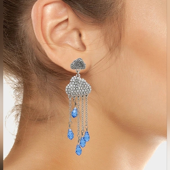 🔹️Betsey Johnson 🔹Hop To It Silver Tone  Cloud Chandelier Earrings Blue Fringe - Picture 2 of 2
